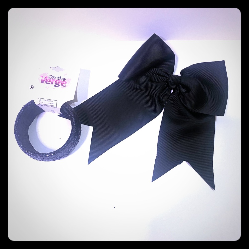 Little girl’s black accessories; bangle and bow